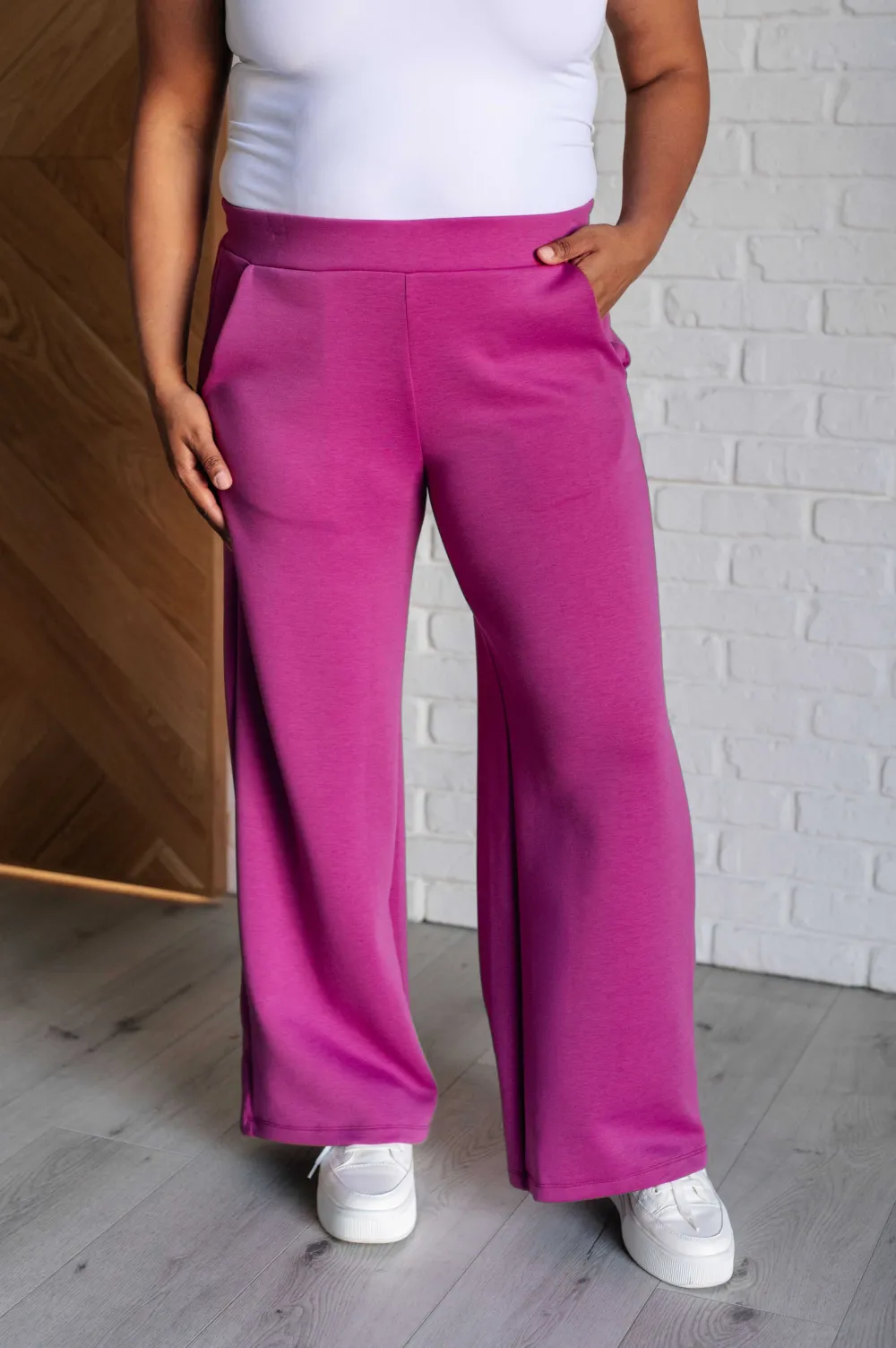 Resort Travel Wide Leg Crop Pant In Magenta