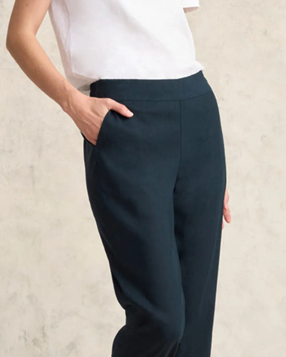 Curved Hem Linen Pant - Ink