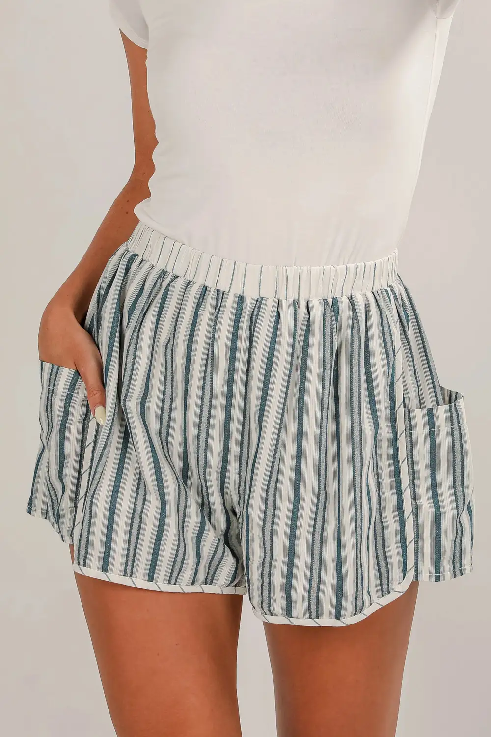 Elastic Waist Cargo Pocket Shorts