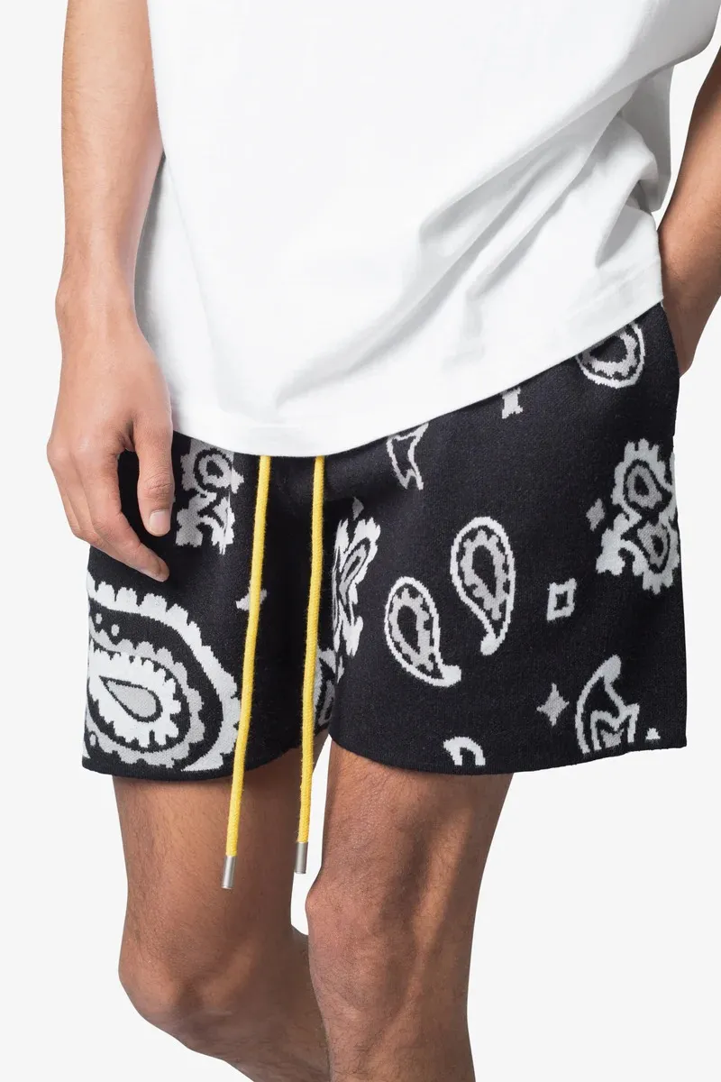 BLACK AND WHITE PAISLEY PRINTED KNIT SHORTS