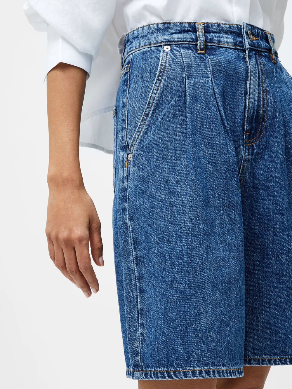 Low-Key Commuter Style Loose Denim Shorts