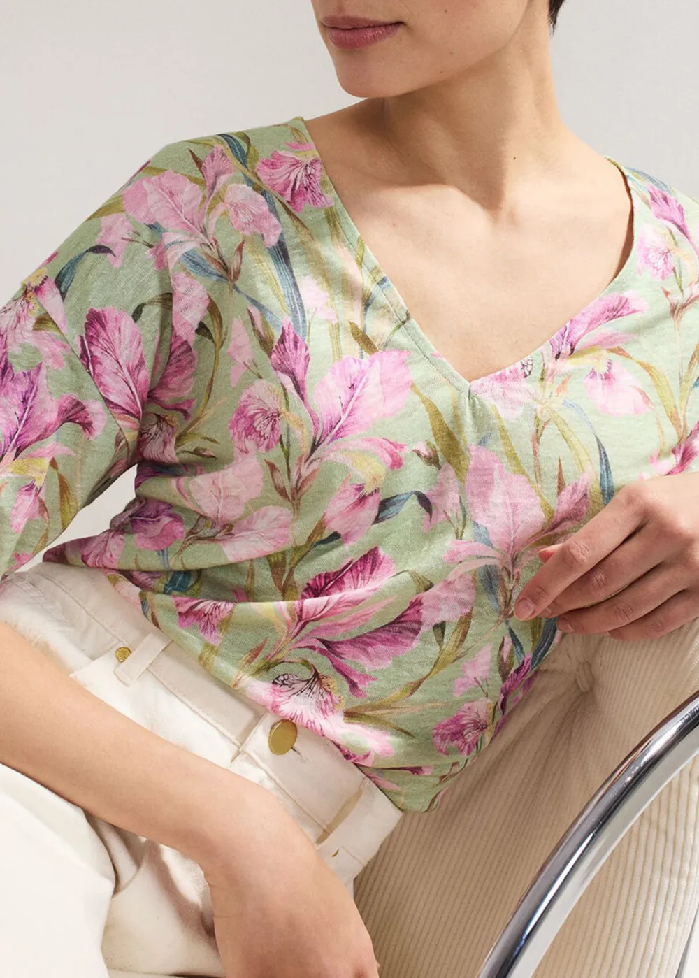 Smooth Linen Art Print V-Neck Top