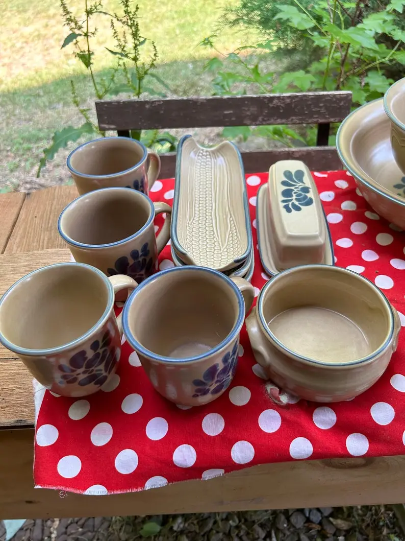 Vintage Pfaltzgraff Folk Art Dinnerware Set