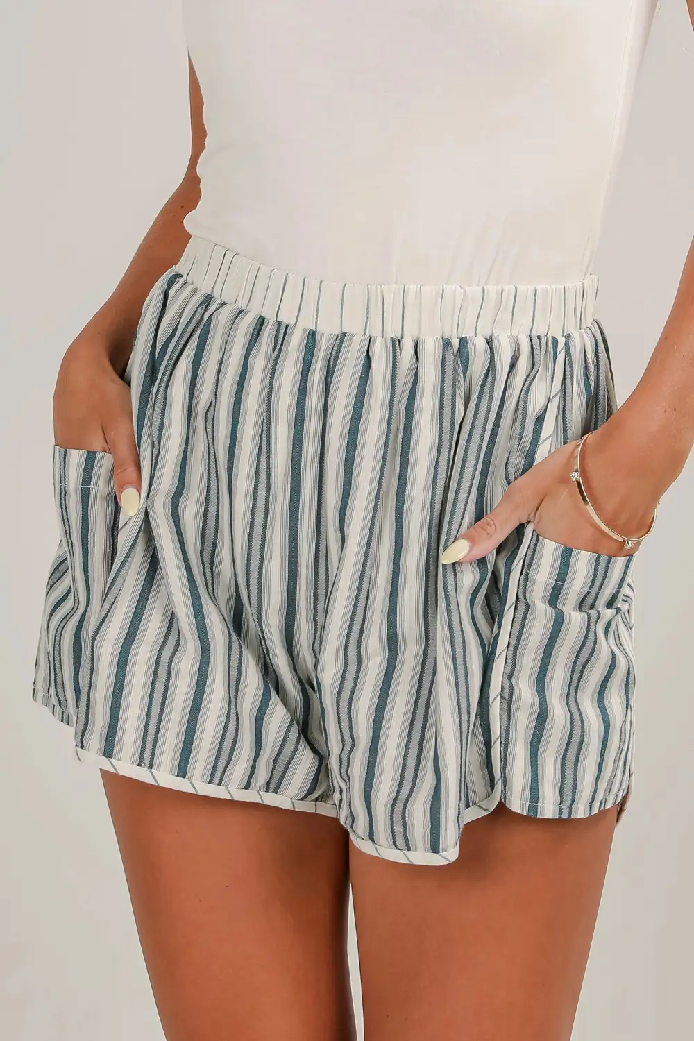 Elastic Waist Cargo Pocket Shorts