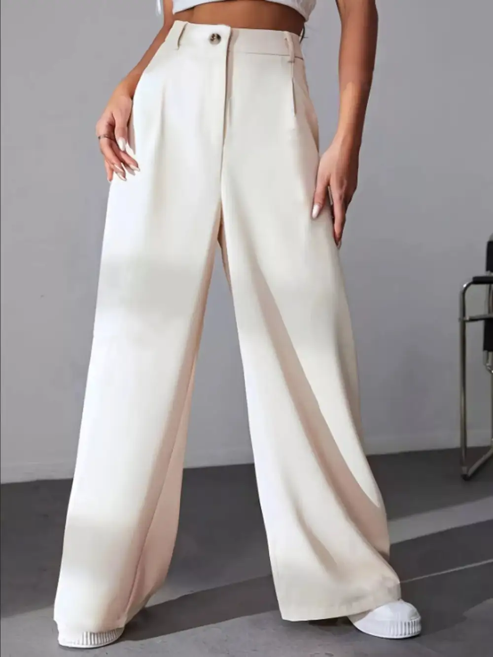 Relaxed Wide Leg Pleated Pants