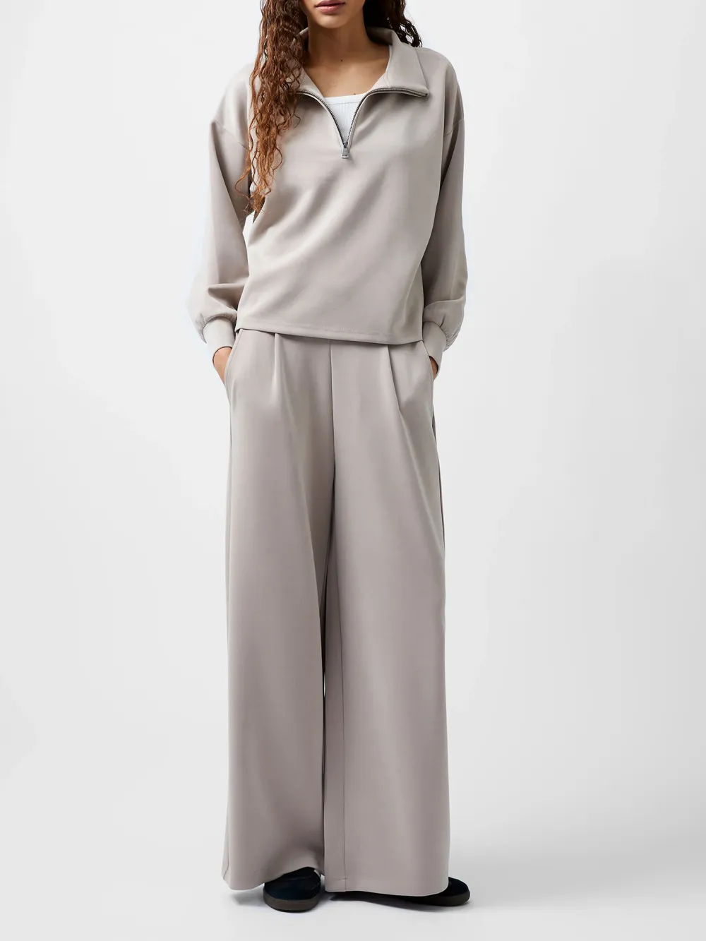 Basic Zip-Neck Sweatshirt With A Lazy Feel