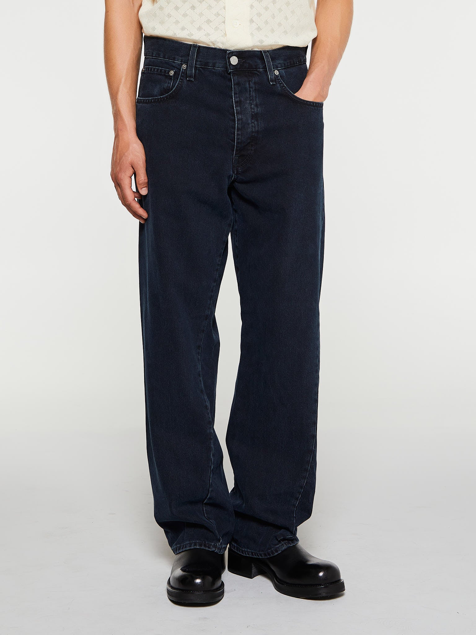 Wide Twist Jeans in Blue black