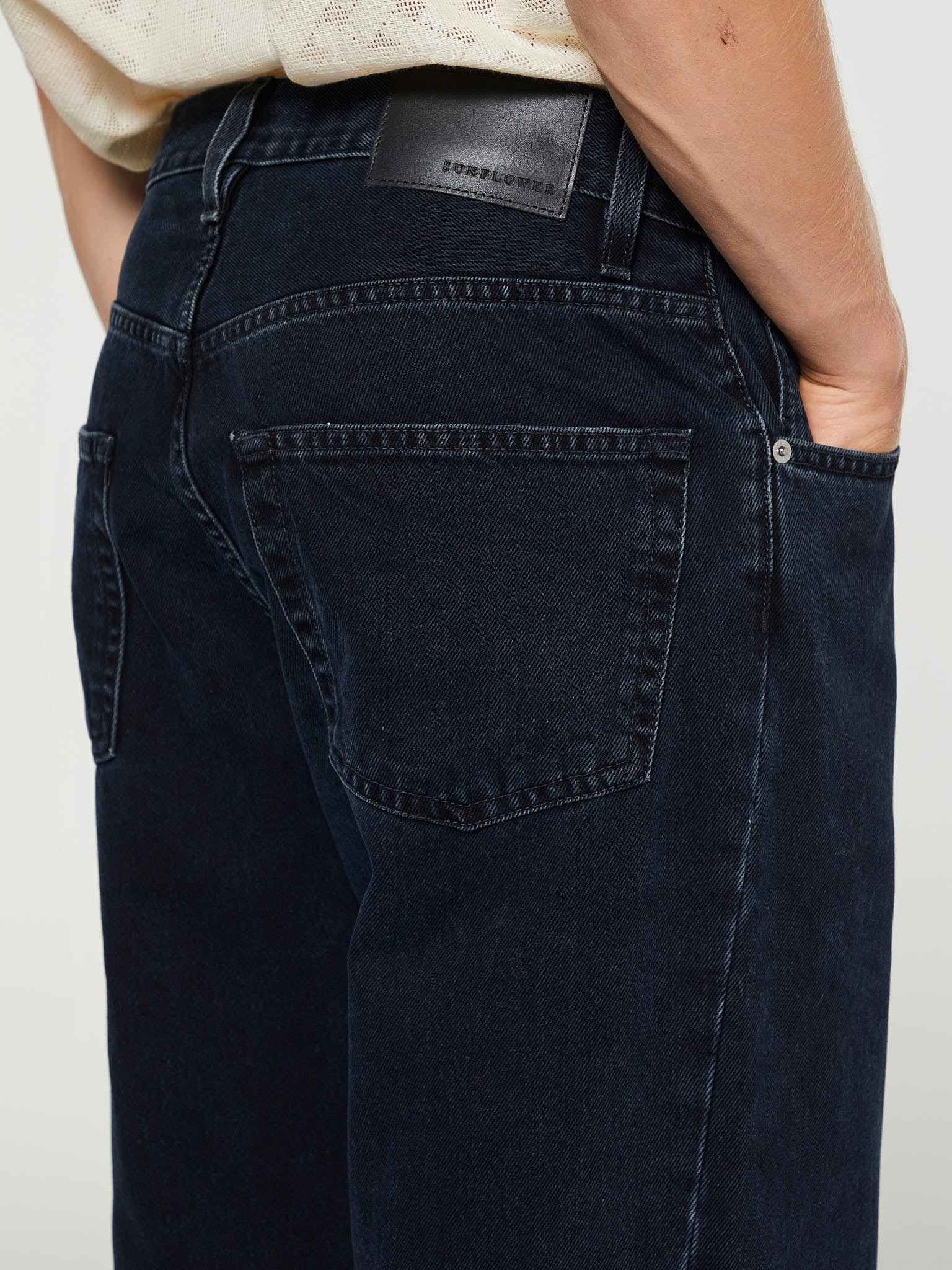 Wide Twist Jeans in Blue black