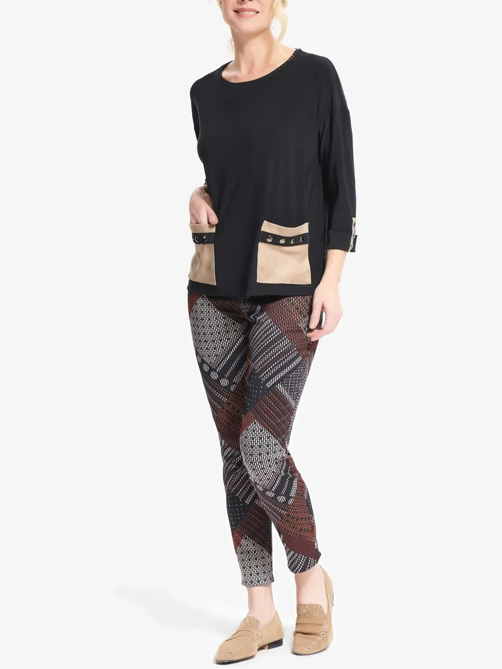 Black and Tan Pocket - Detail 3/4 - Sleeve Top