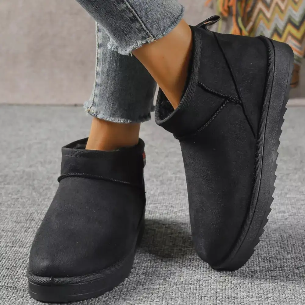 Relaxed Round Toe Platform Boots
