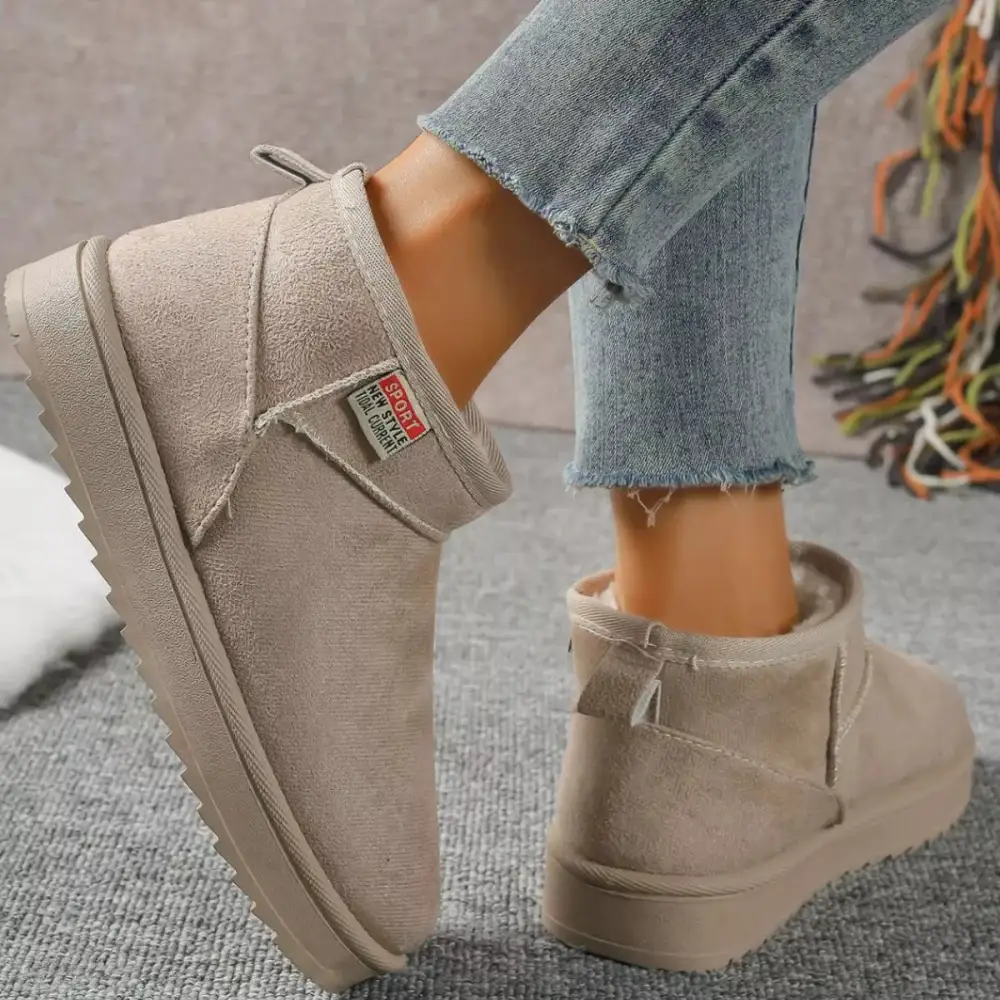 Relaxed Round Toe Platform Boots