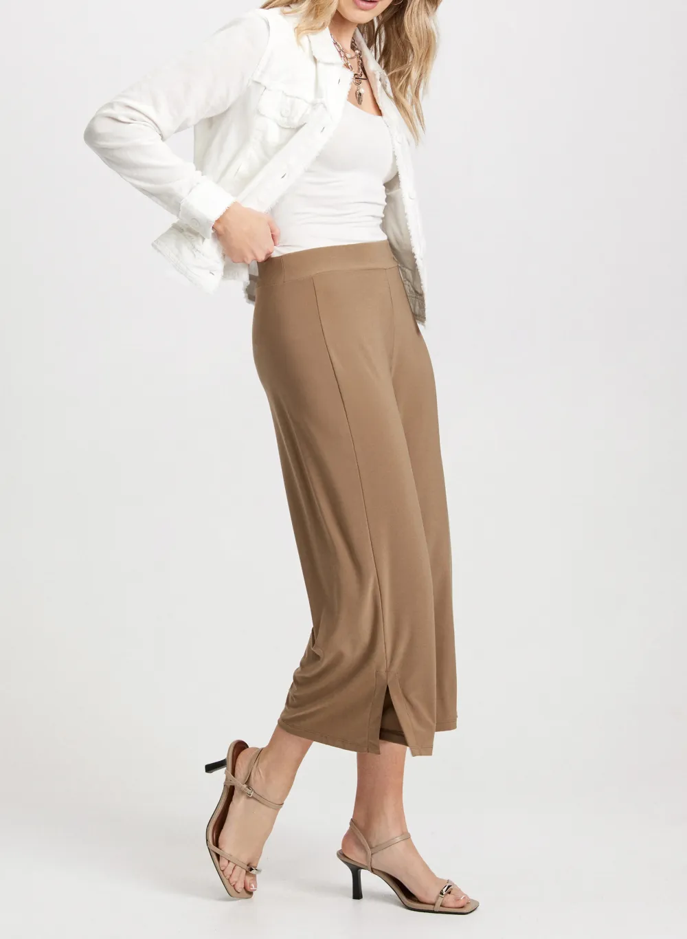 Loose-Fit Wide-Leg Pants With Side Slits