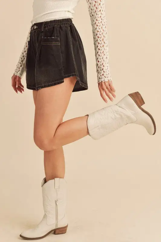 Frayed Hem Elastic Waist Shorts