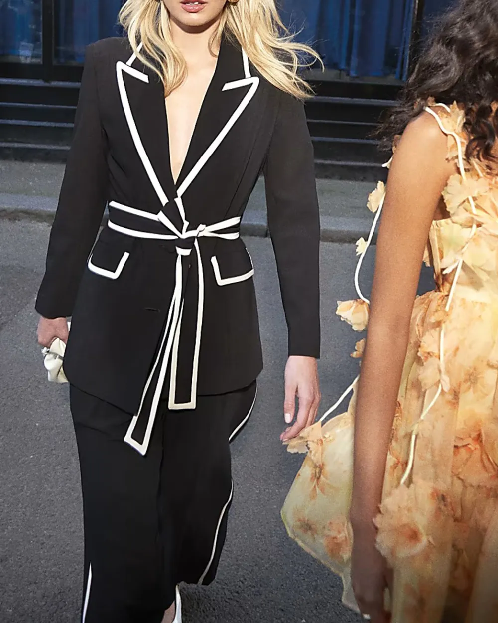 Women's Belted Blazer In Contrasting Colours