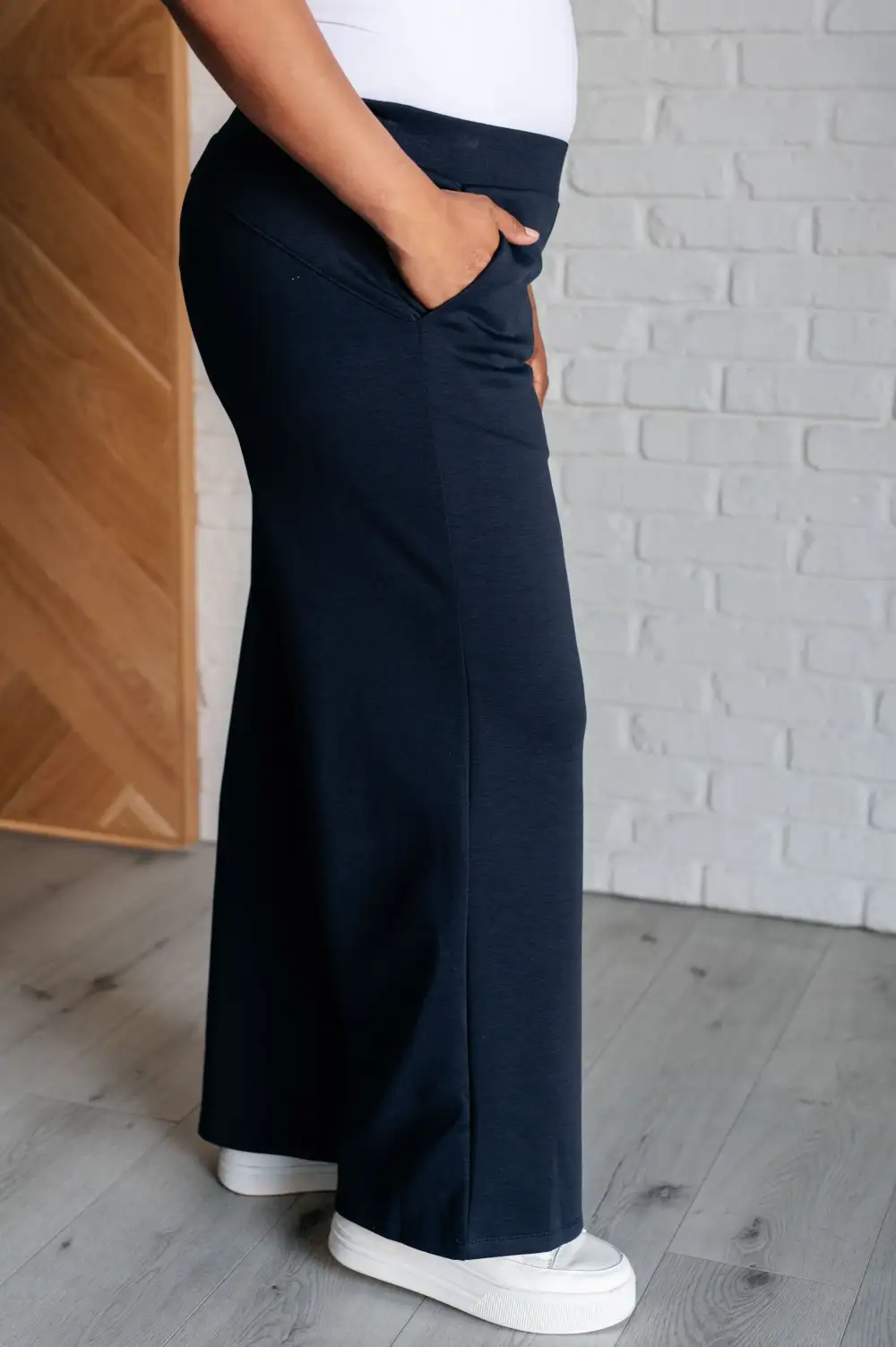 Resort Travel Wide Leg Crop Pant In  Navy