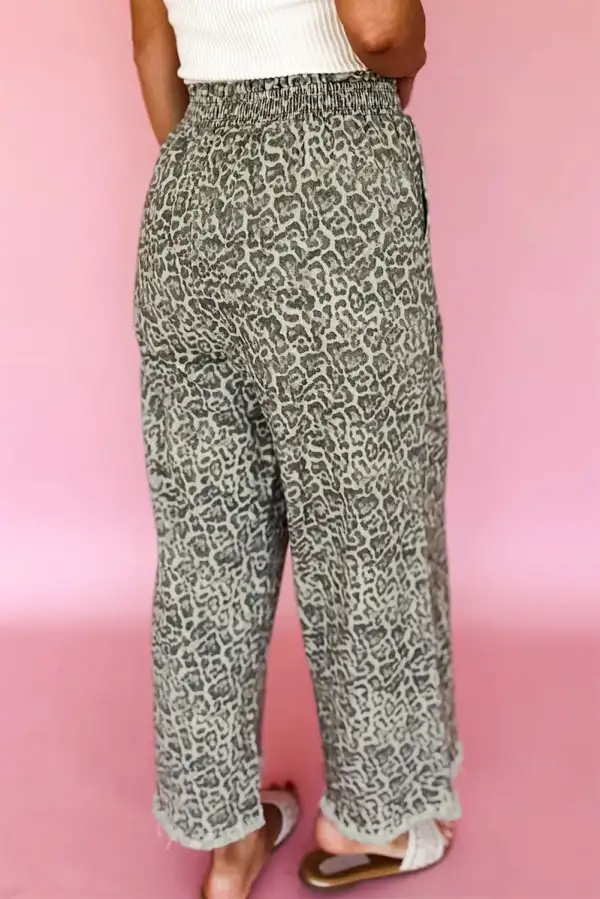 Loose Elastic Waist Raw Hem Leopard Jeans