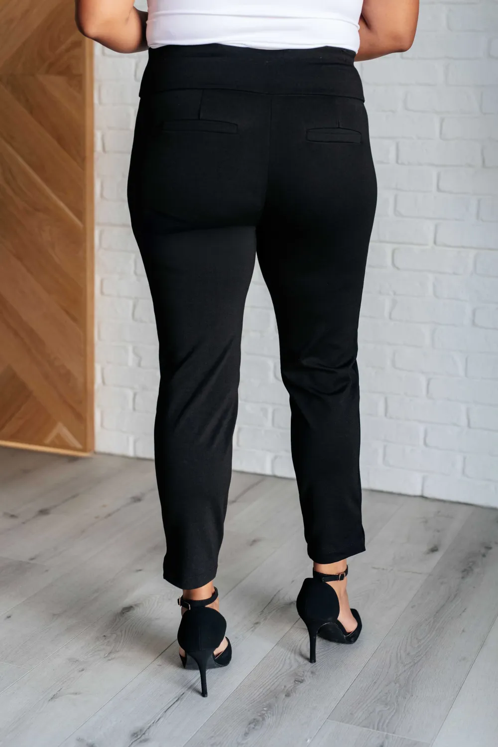 Magic Ankle Crop Skinny Pants In Black